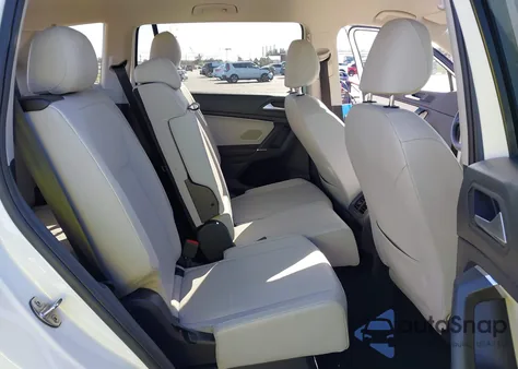 2020 Volkswagen Tiguan 2.0T Se/2.0T Se R-Line Black/2.0T Sel z USA, uszkodzony, nr VIN 3VV3B7AX4LM018256